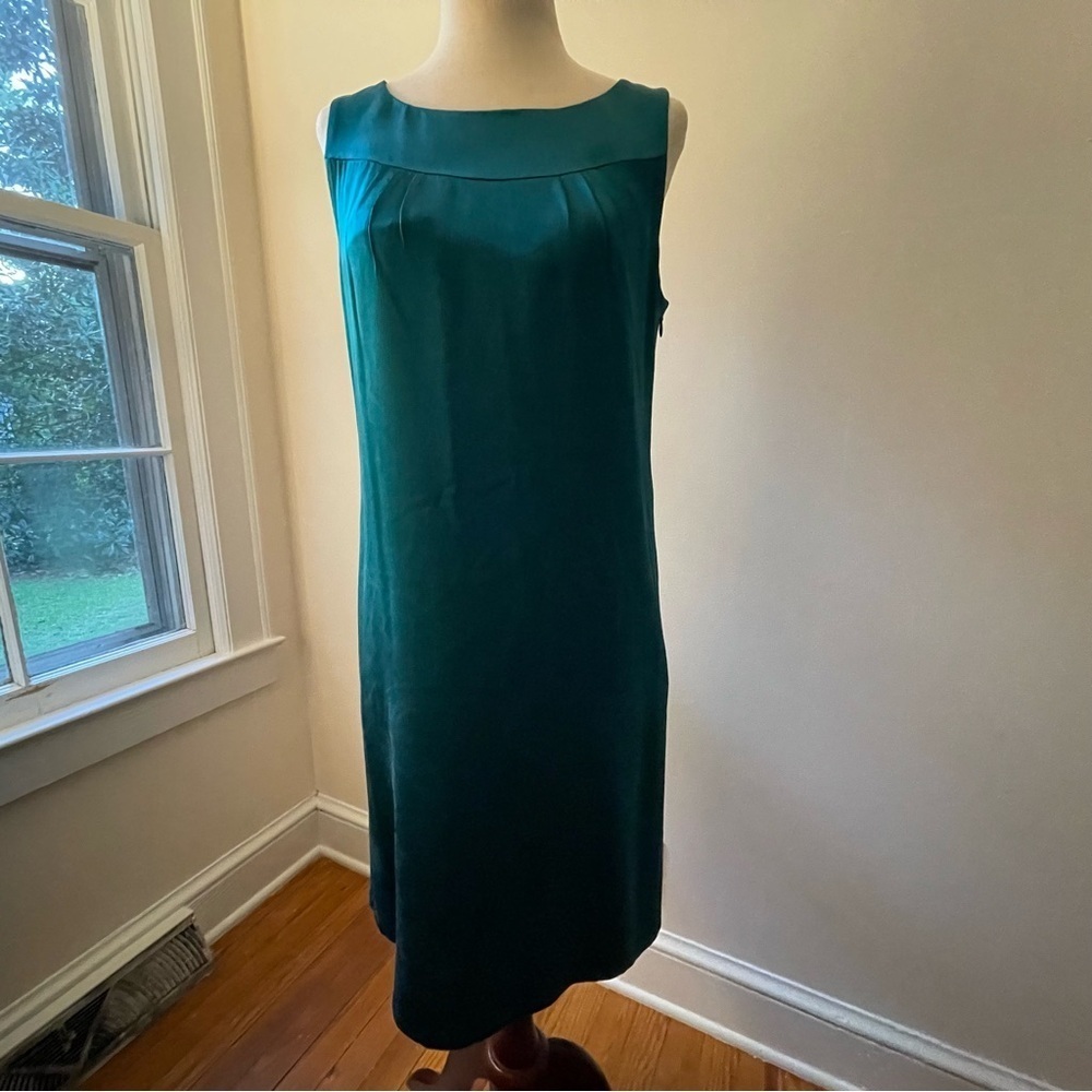 Ann Taylor 100% Silk Holiday Cocktail Sleeveless Dress Size 2